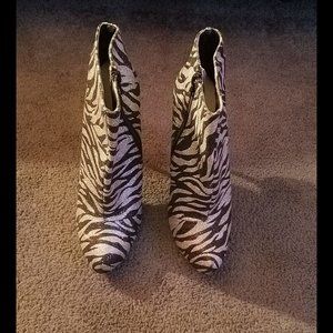 Qupid Black/Silver Glitter Zebra Print Booties